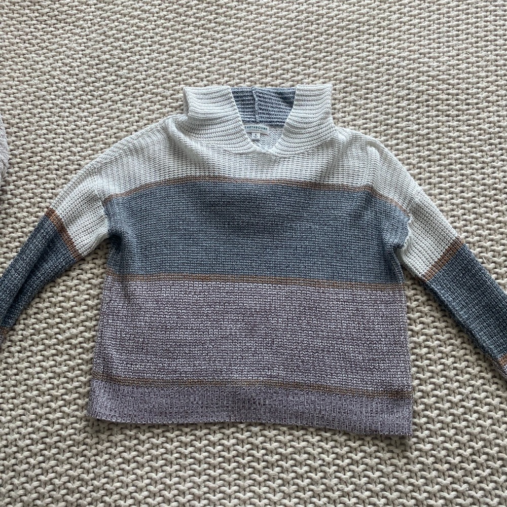 Cropped Sweater with Hood